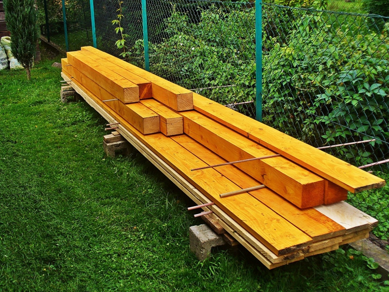 ebeniste-ST RAPHAEL-min_boards_the_rafters_joinery_tree_painting_wood_colored_paint-871508